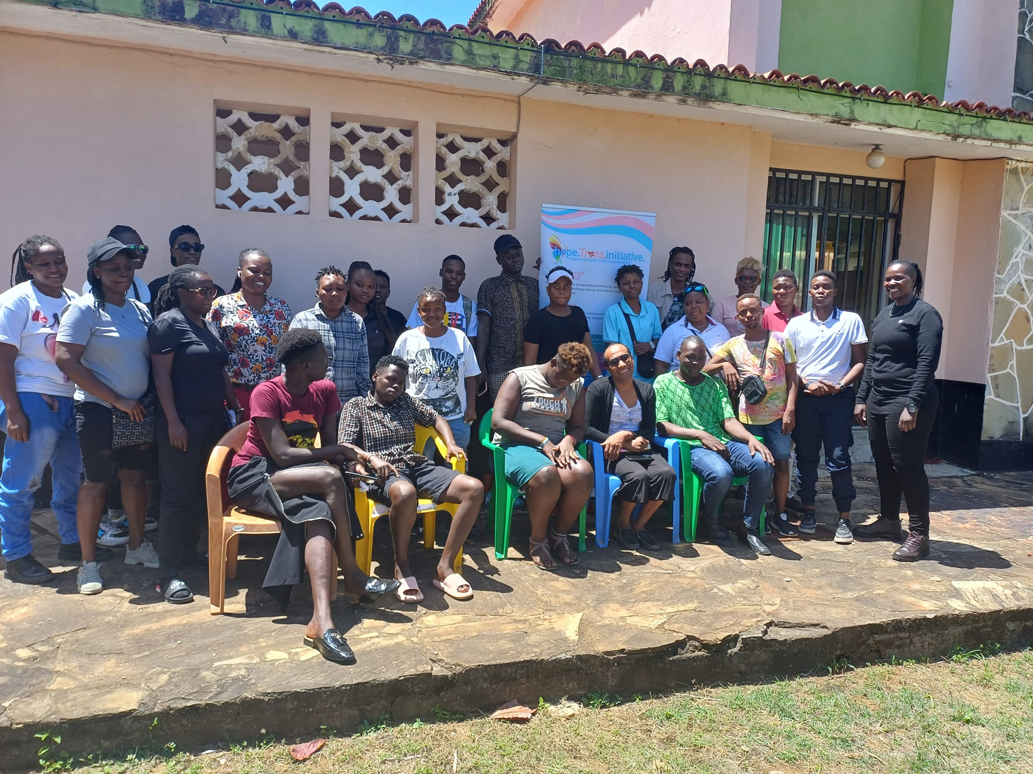 Art therapy session for ITGNC persons